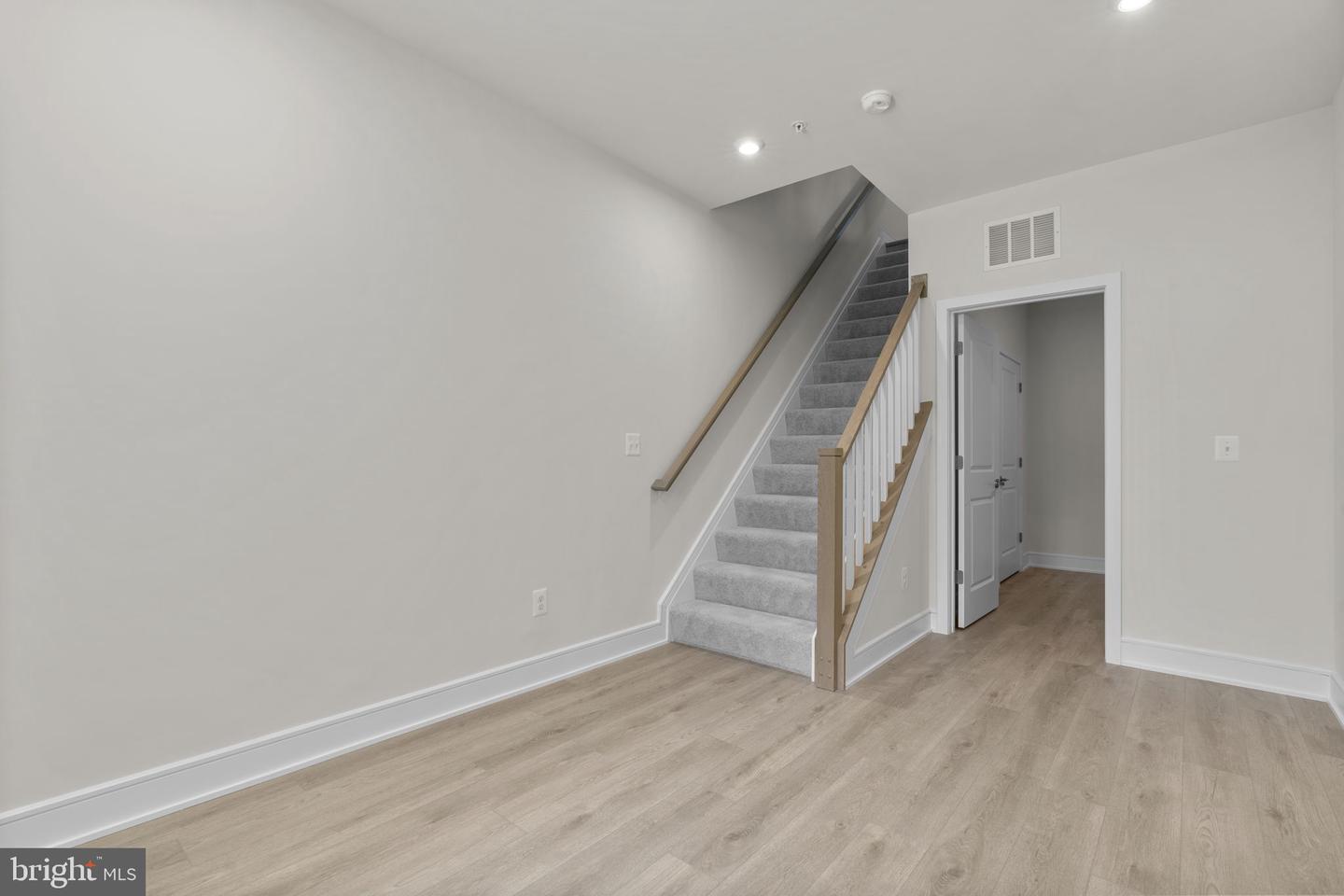 43290 Farringdon Sq