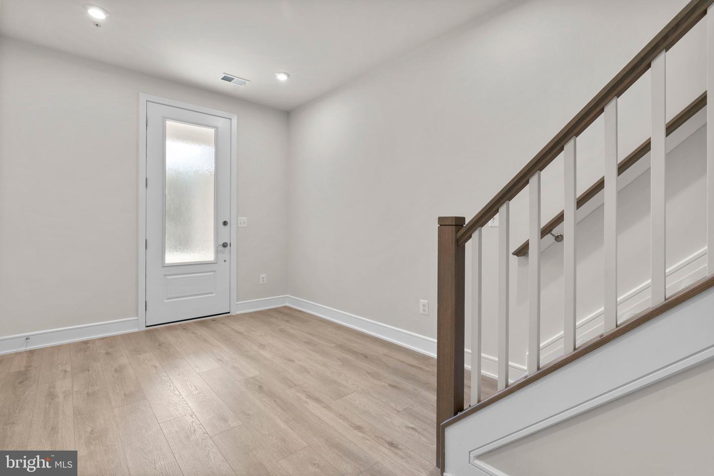 43290 Farringdon Sq