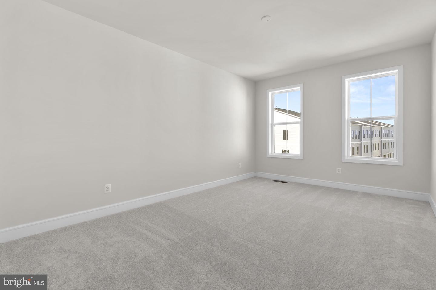 43290 Farringdon Sq
