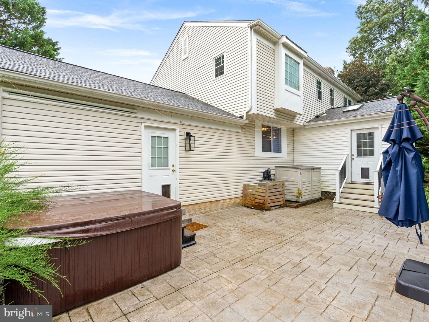 6 S LOWERY CT S