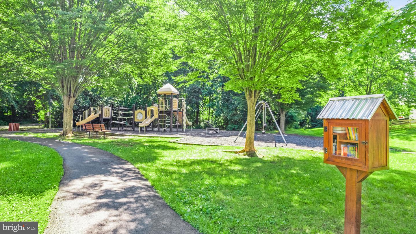 6 S LOWERY CT S