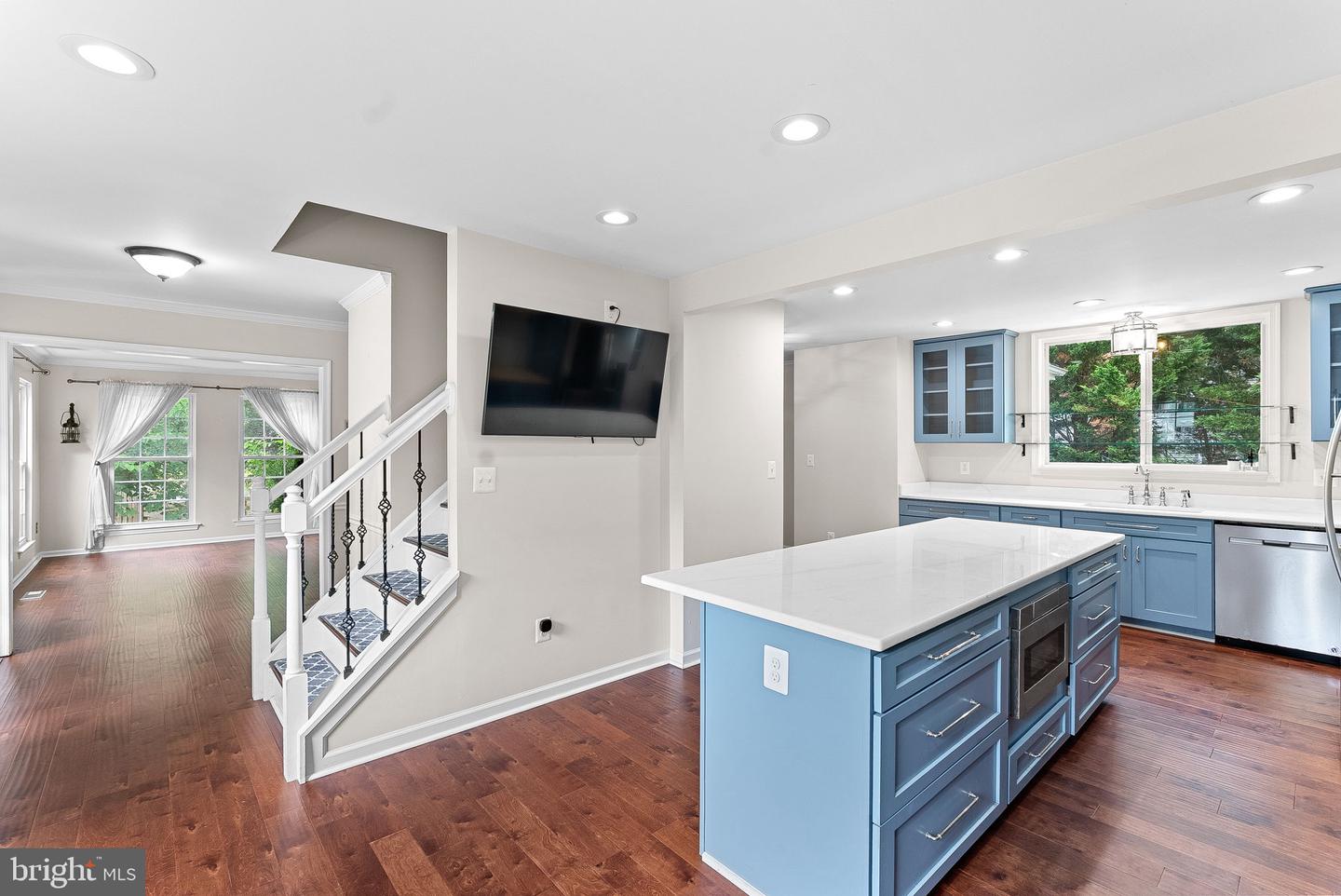 6 S LOWERY CT S