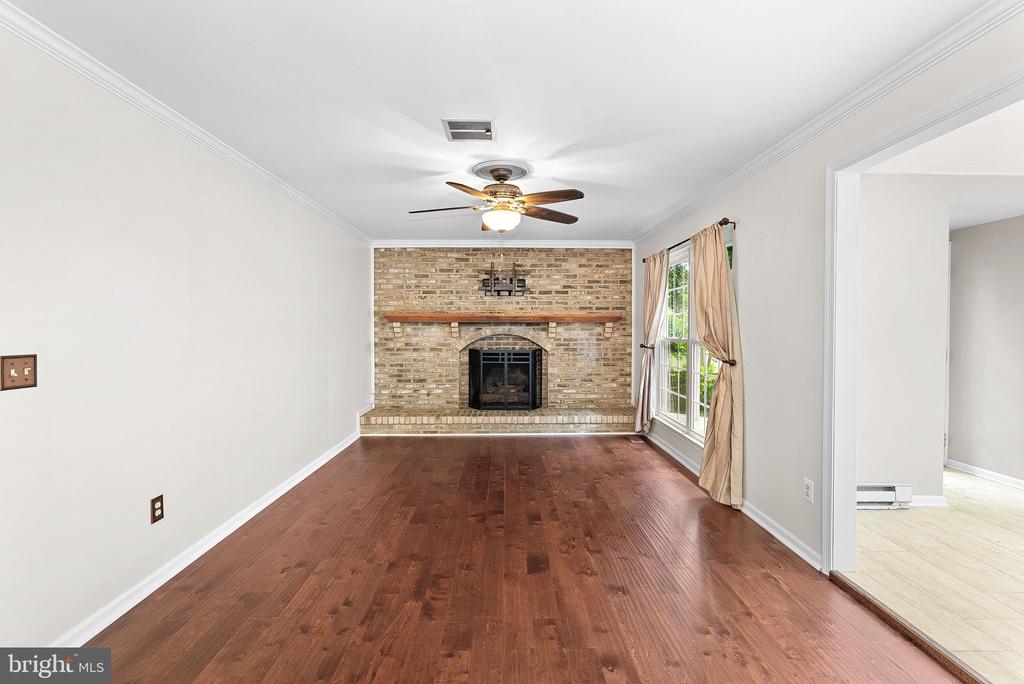 6 S LOWERY CT S