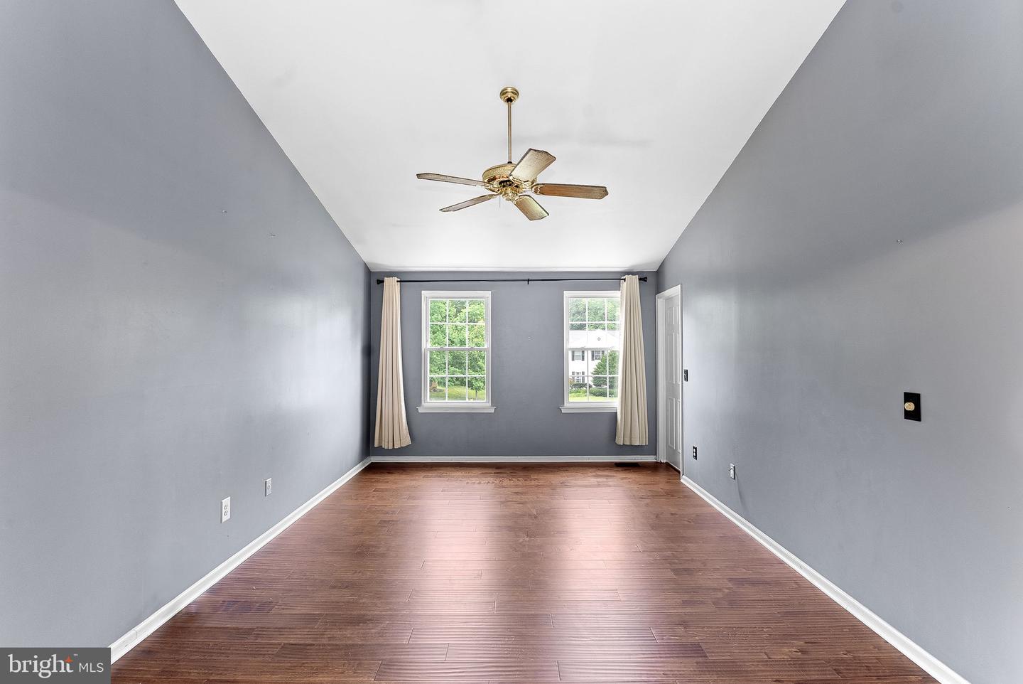 6 S LOWERY CT S