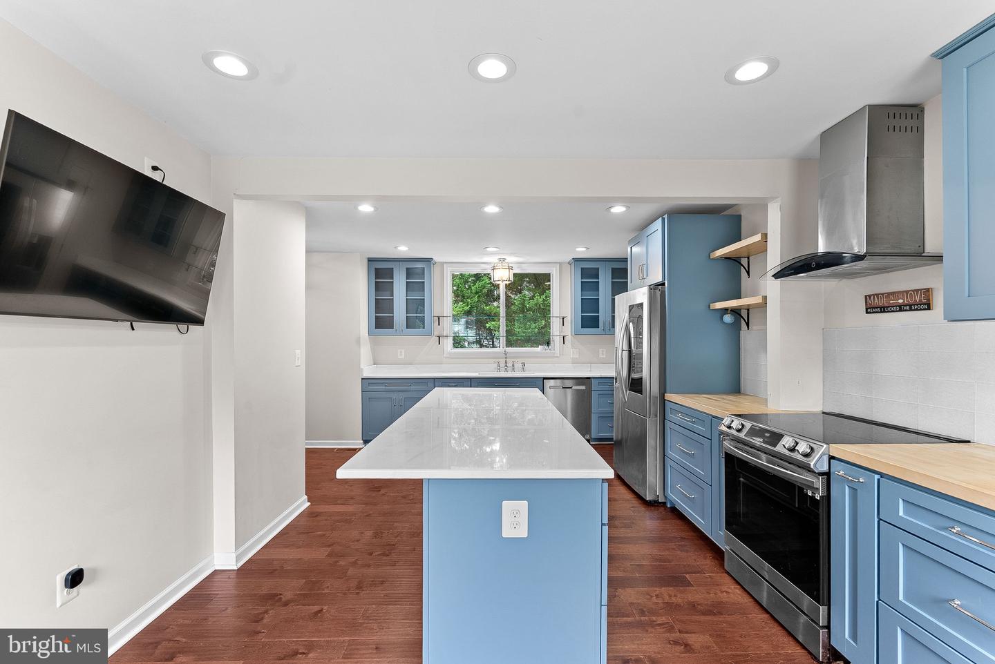 6 S LOWERY CT S