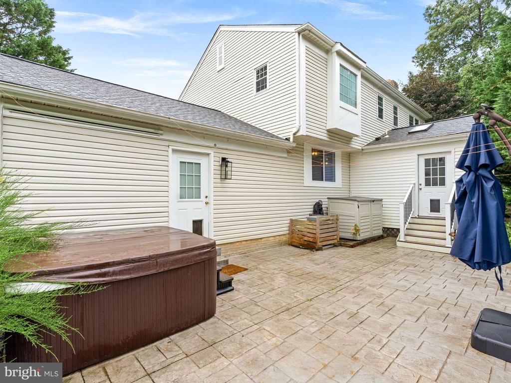 6 S LOWERY CT S