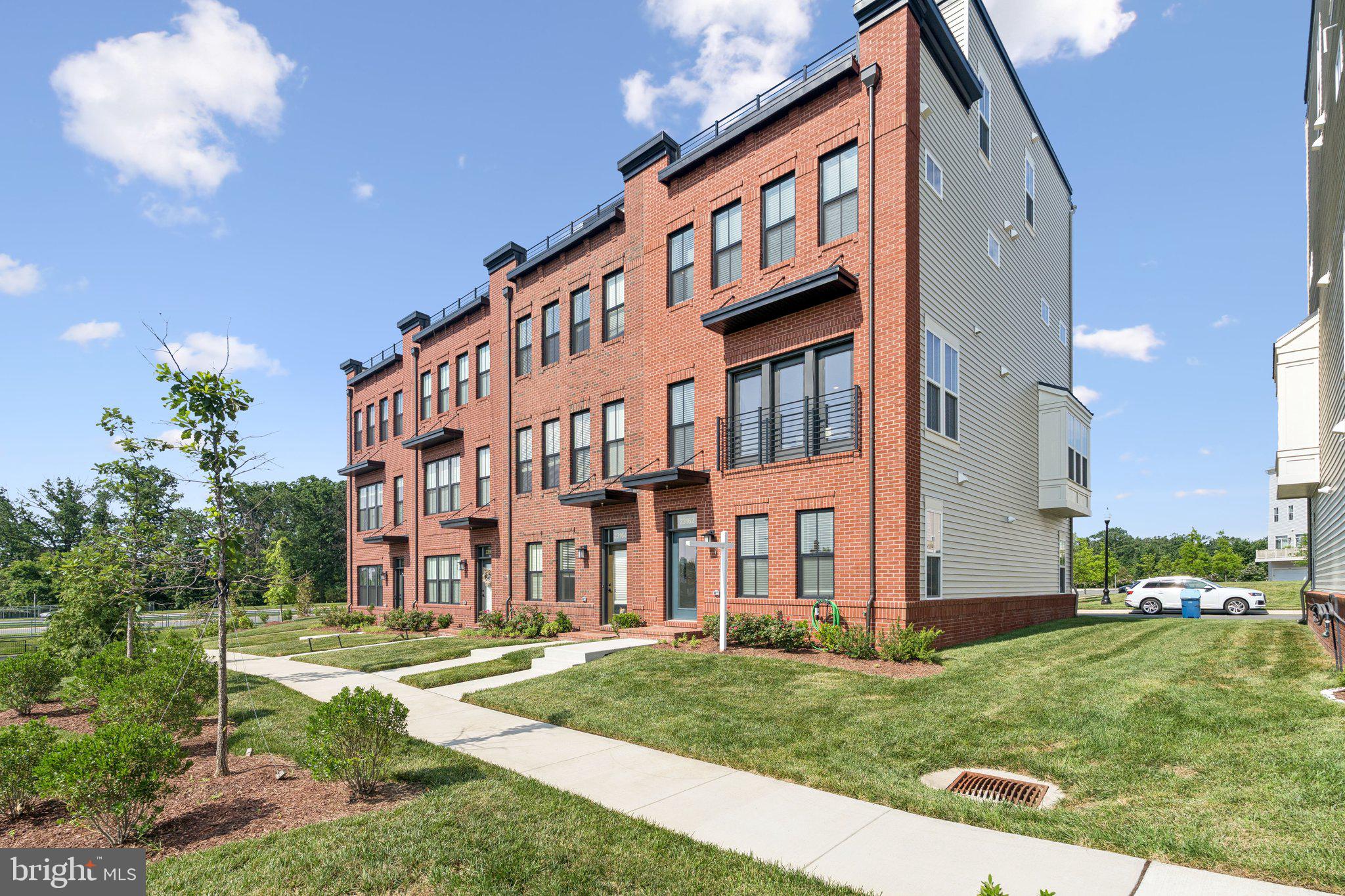 23162 Horseshoe Trail Sq