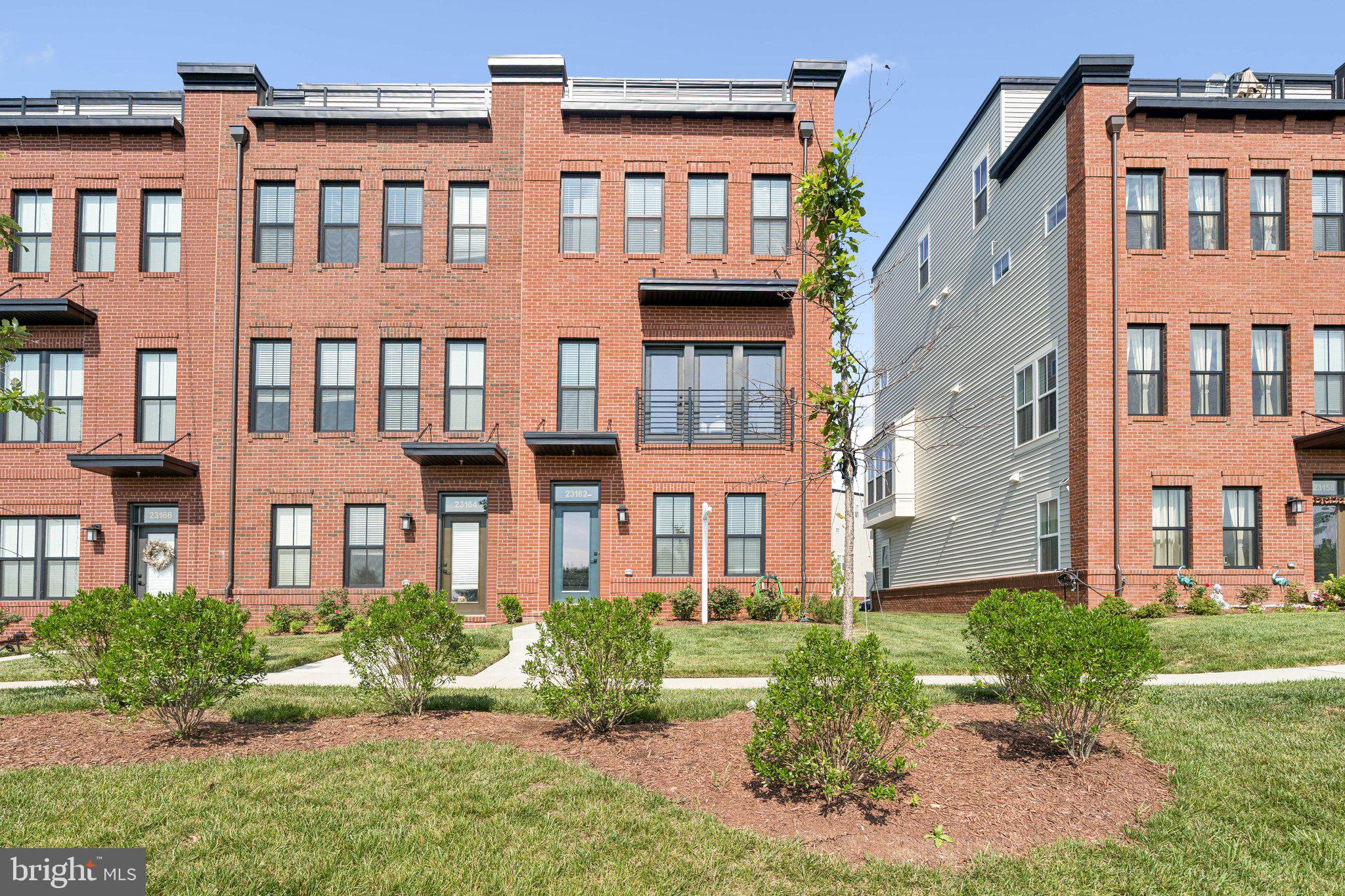 23162 Horseshoe Trail Sq