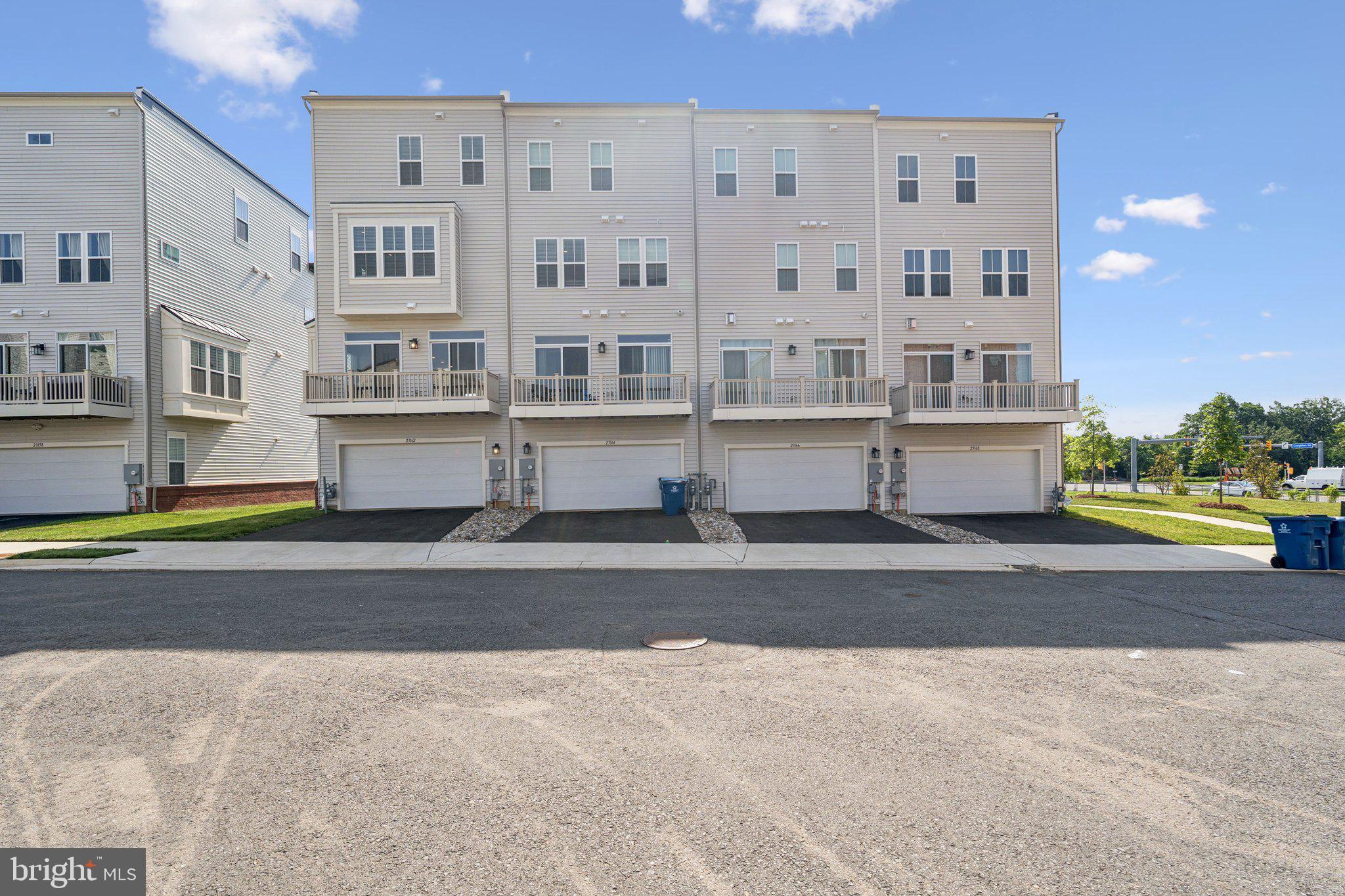 23162 Horseshoe Trail Sq