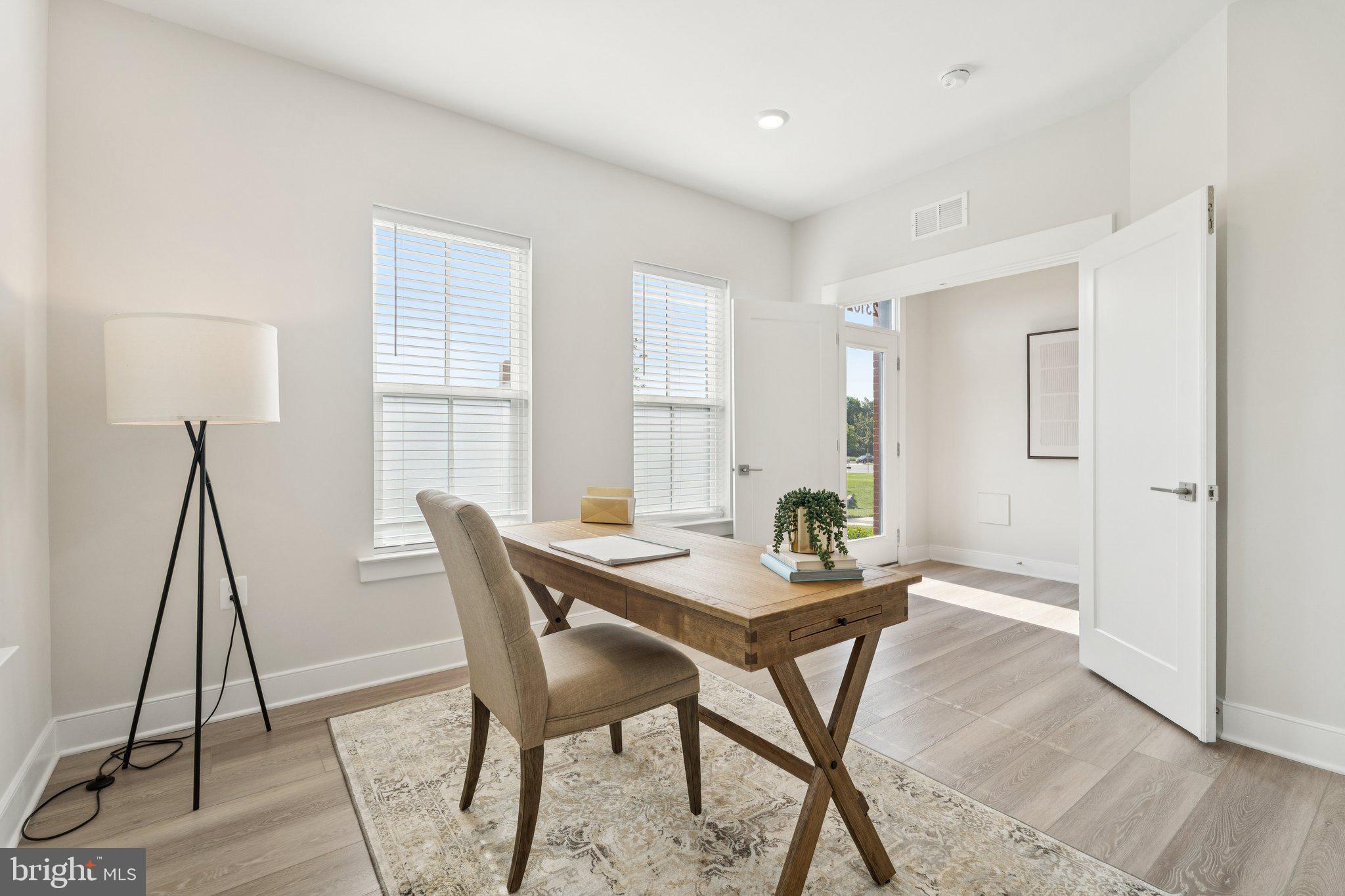 23162 Horseshoe Trail Sq