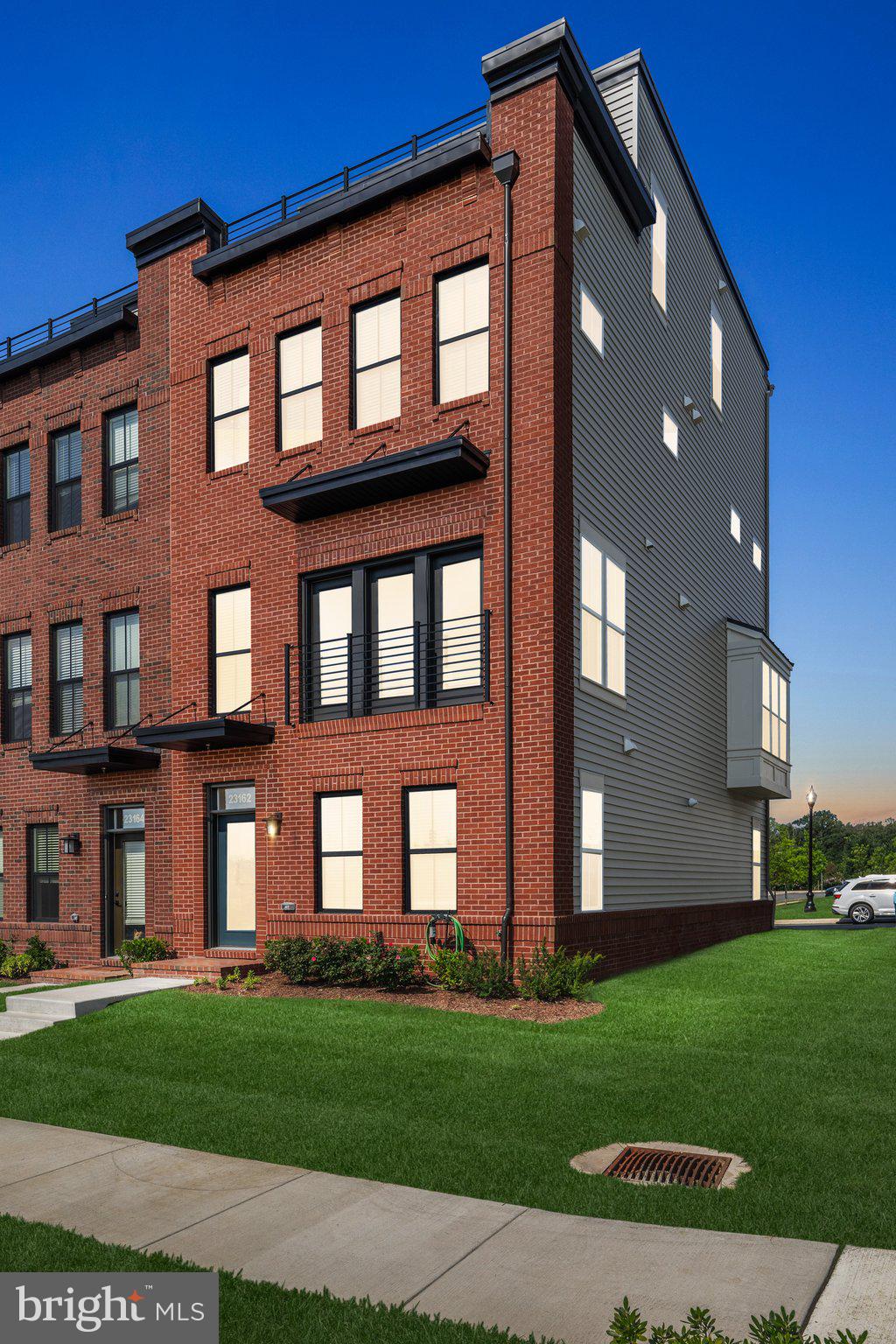 23162 Horseshoe Trail Sq