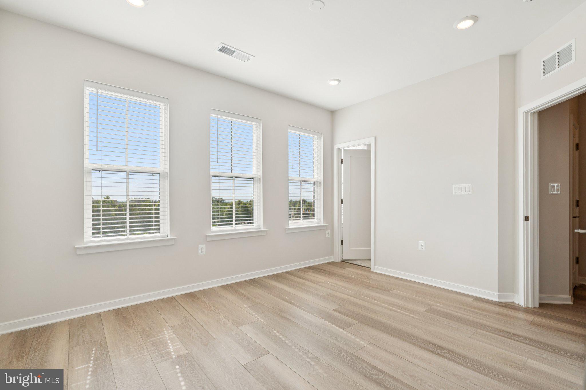 23162 Horseshoe Trail Sq