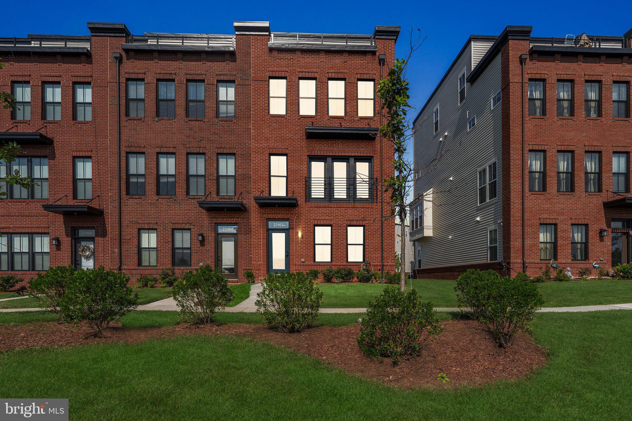 23162 Horseshoe Trail Sq