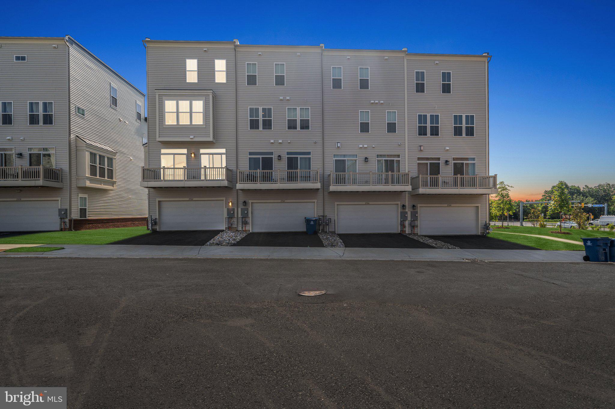 23162 Horseshoe Trail Sq