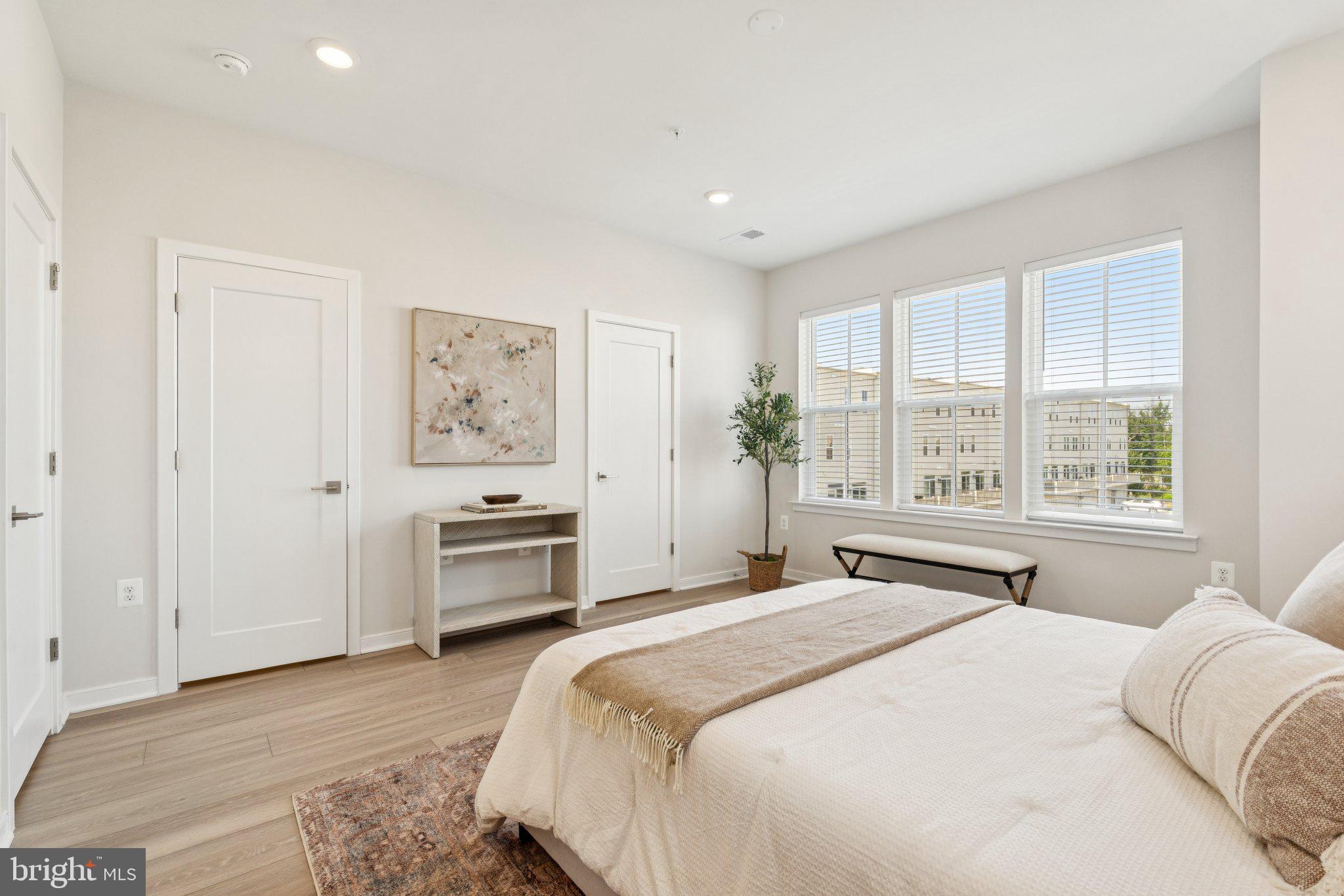 23162 Horseshoe Trail Sq