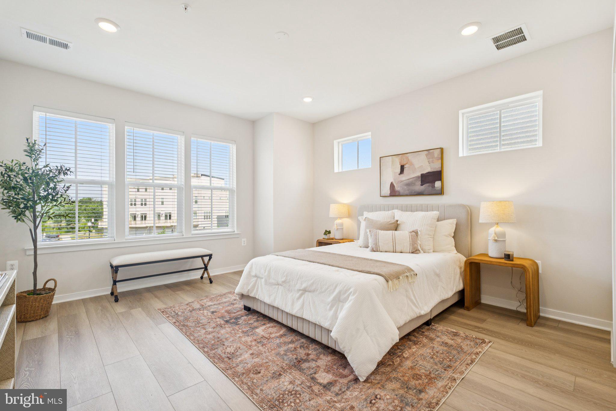 23162 Horseshoe Trail Sq