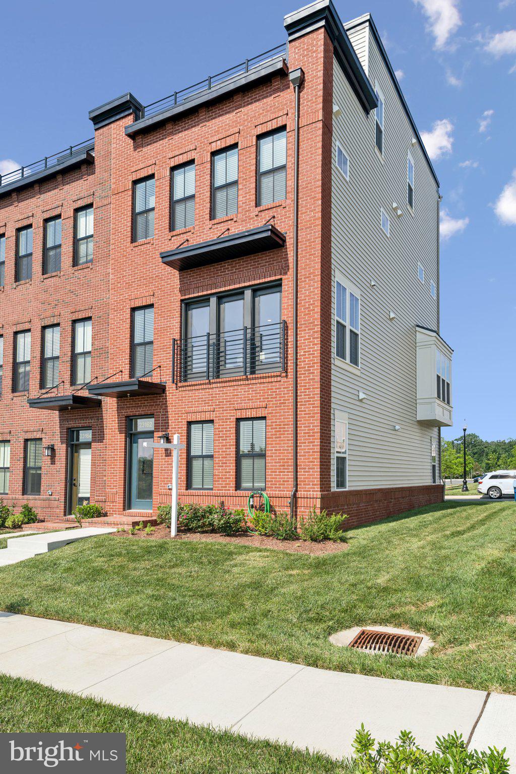 23162 Horseshoe Trail Sq