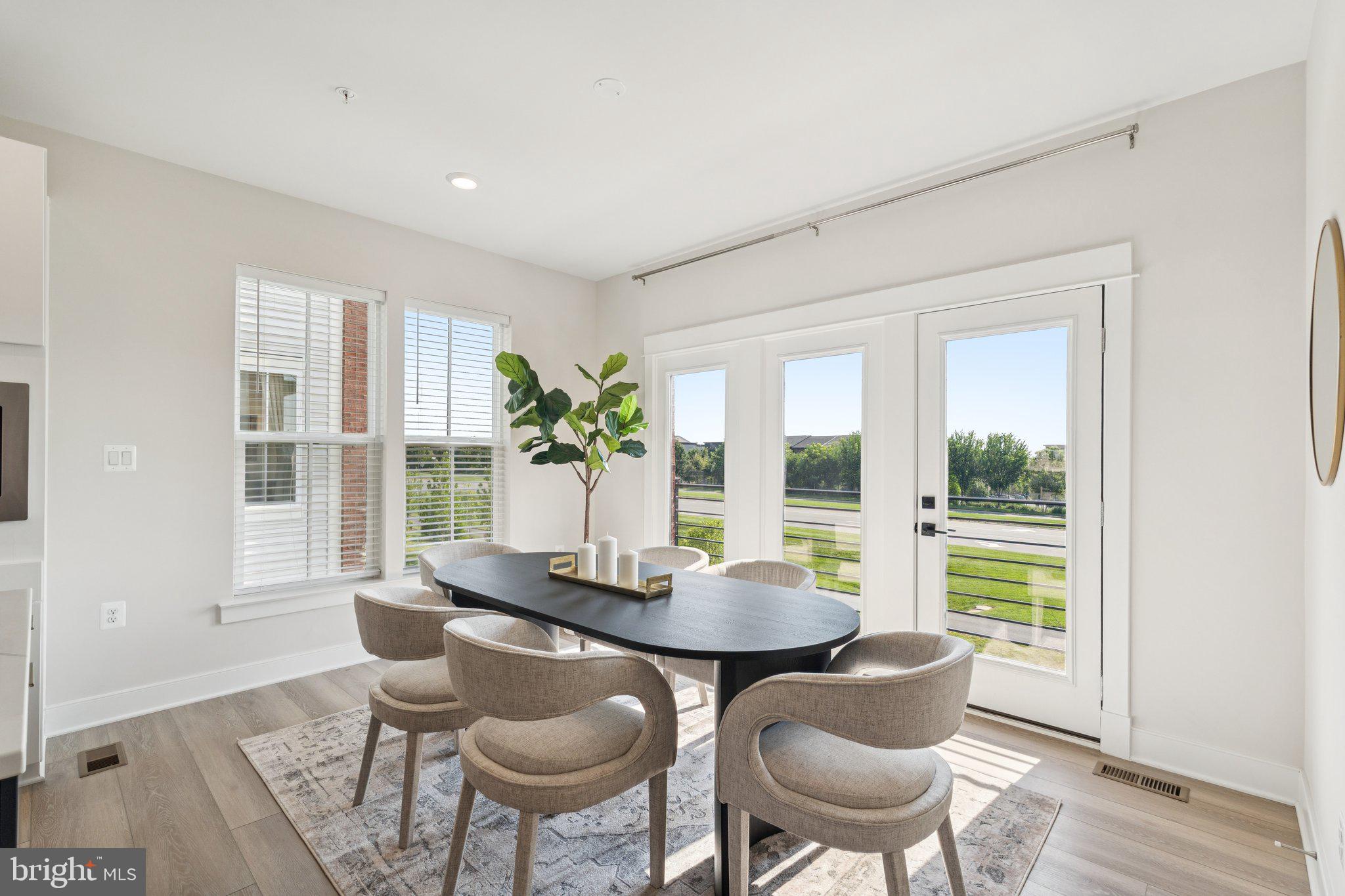 23162 Horseshoe Trail Sq