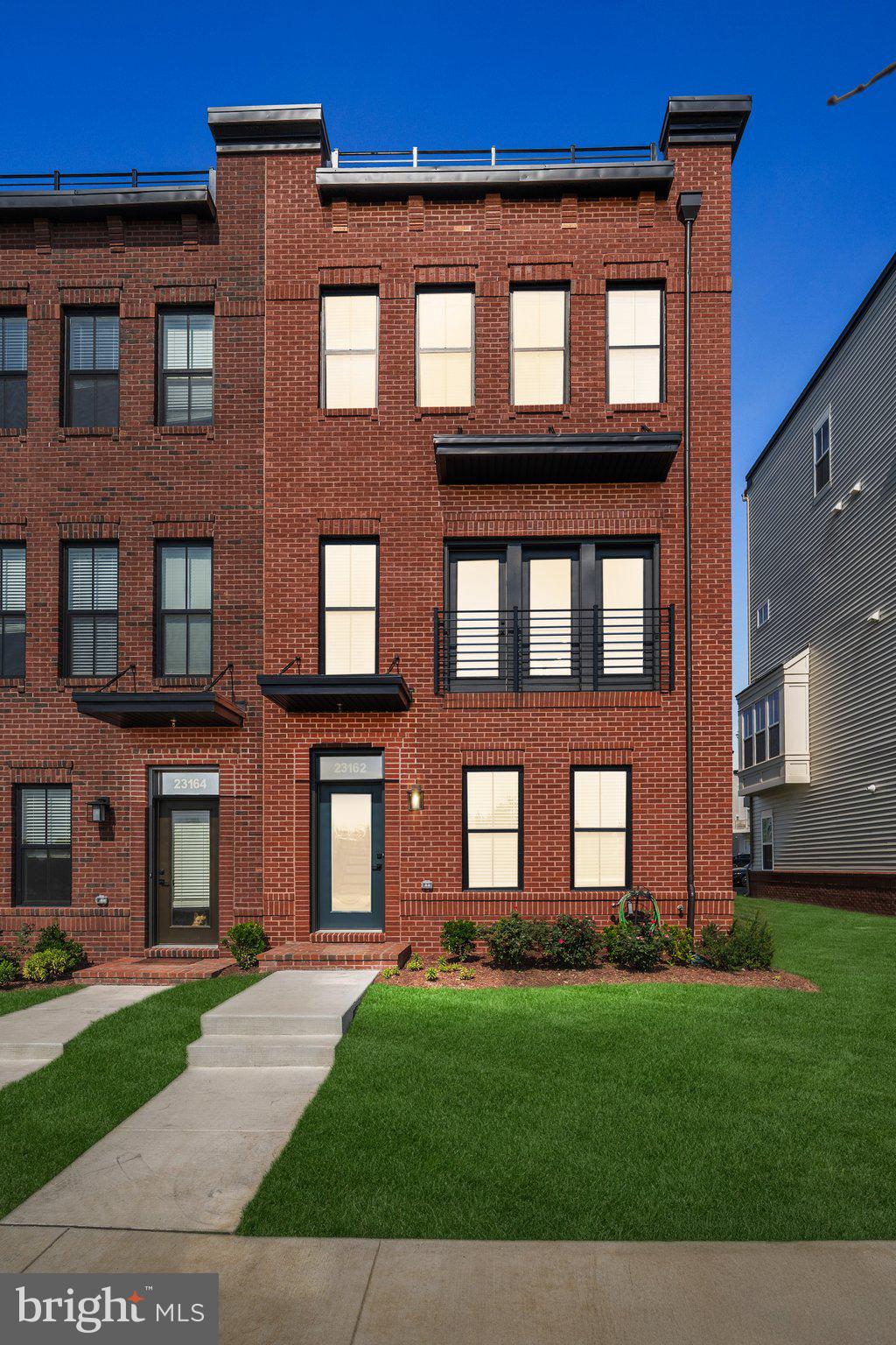 23162 Horseshoe Trail Sq