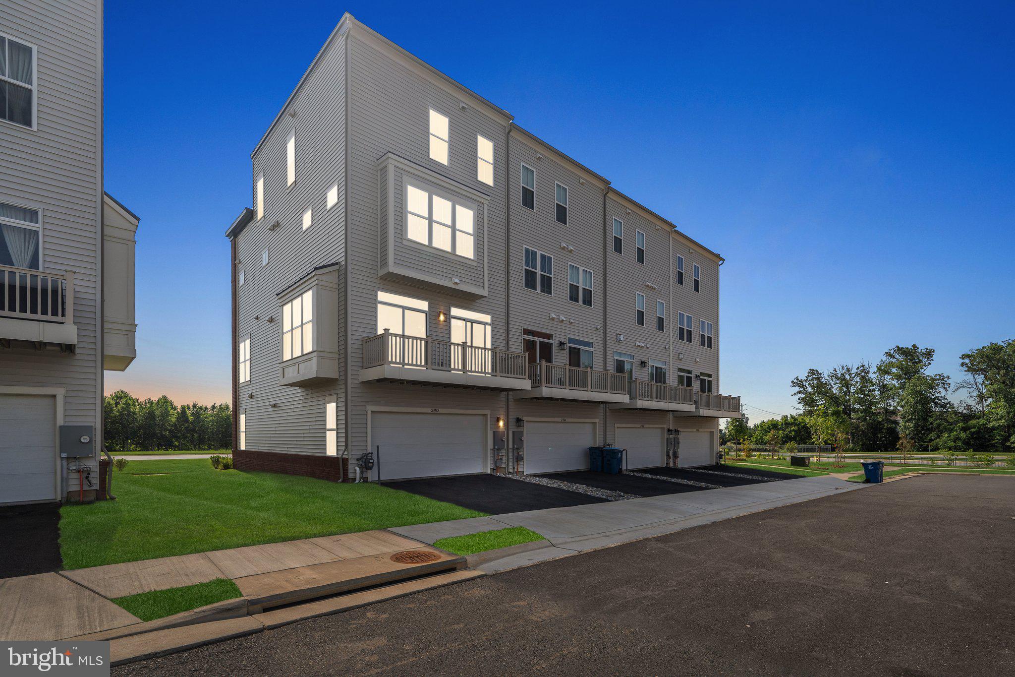 23162 Horseshoe Trail Sq