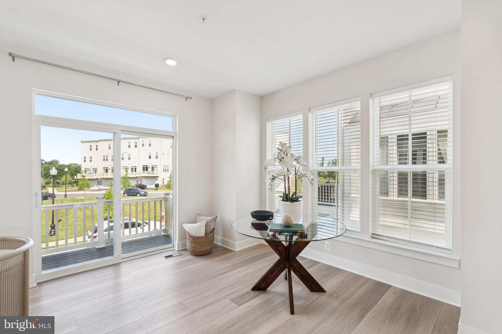 23162 Horseshoe Trail Sq