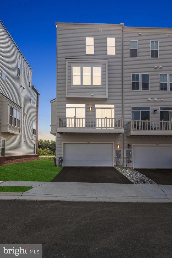 23162 Horseshoe Trail Sq