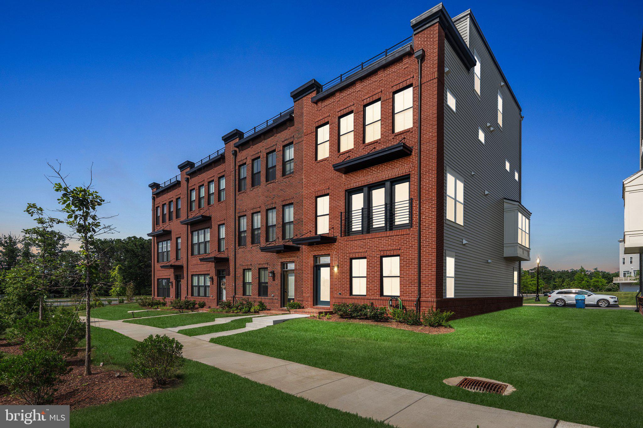 23162 Horseshoe Trail Sq