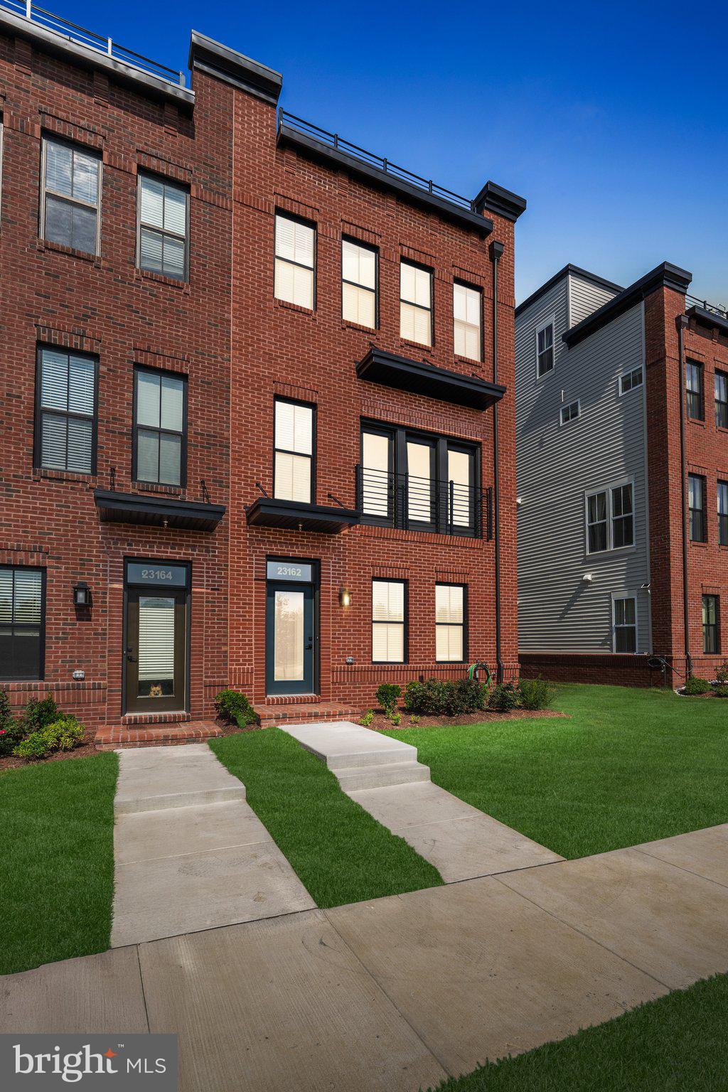 23162 Horseshoe Trail Sq