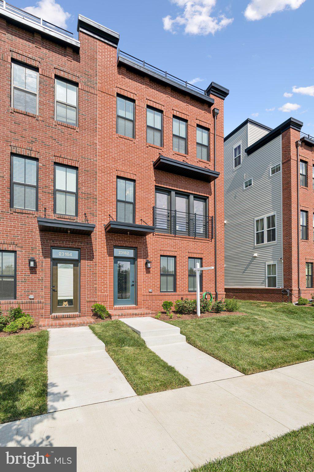 23162 Horseshoe Trail Sq