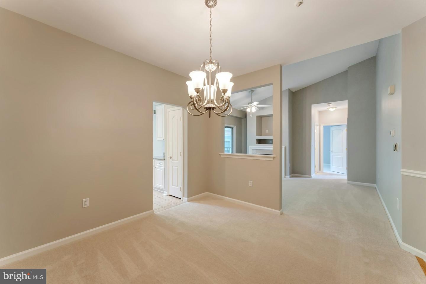 20933 Cedarpost Sq #303
