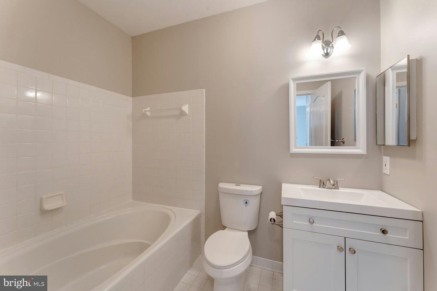 20933 Cedarpost Sq #303