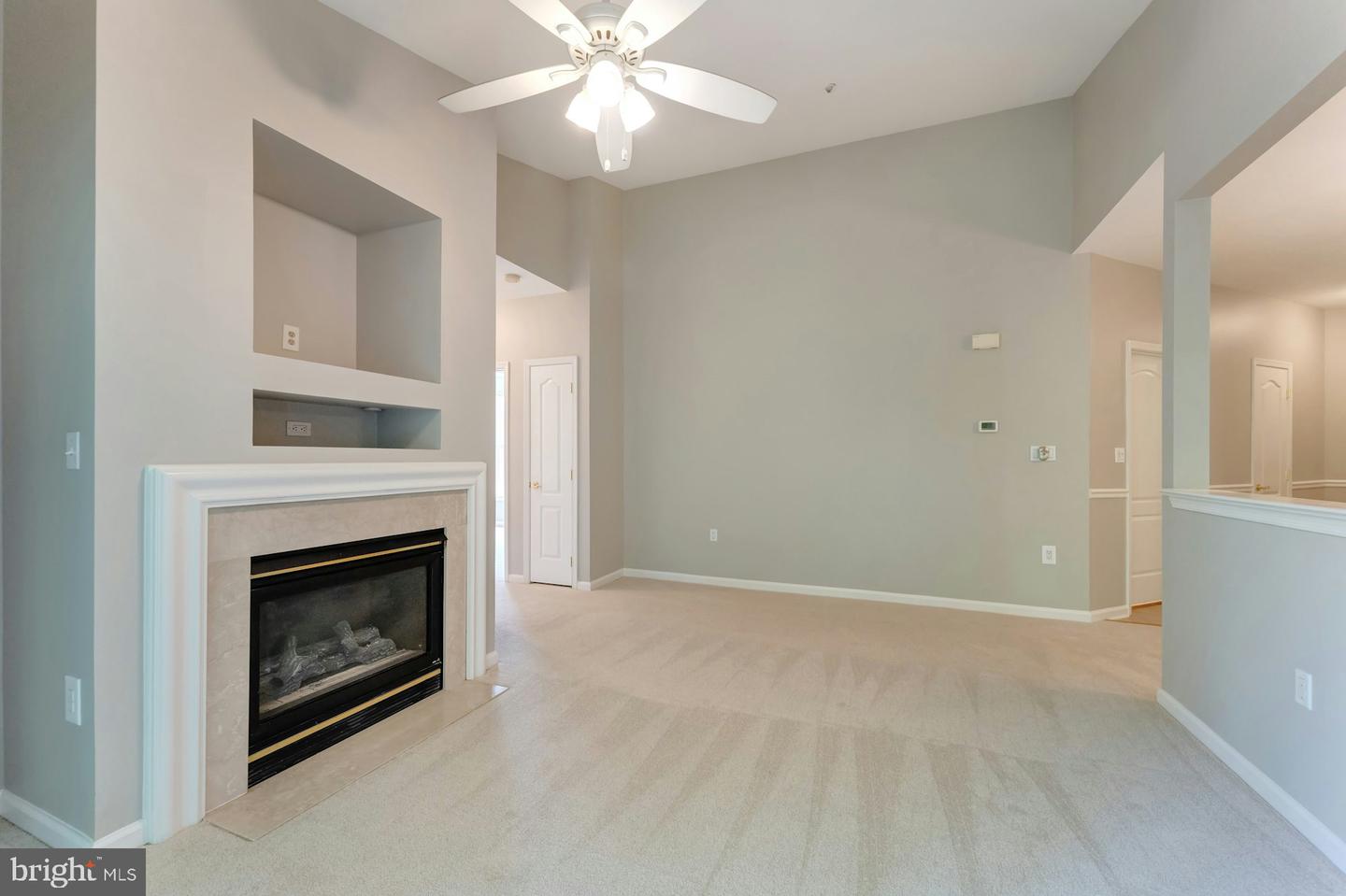 20933 Cedarpost Sq #303