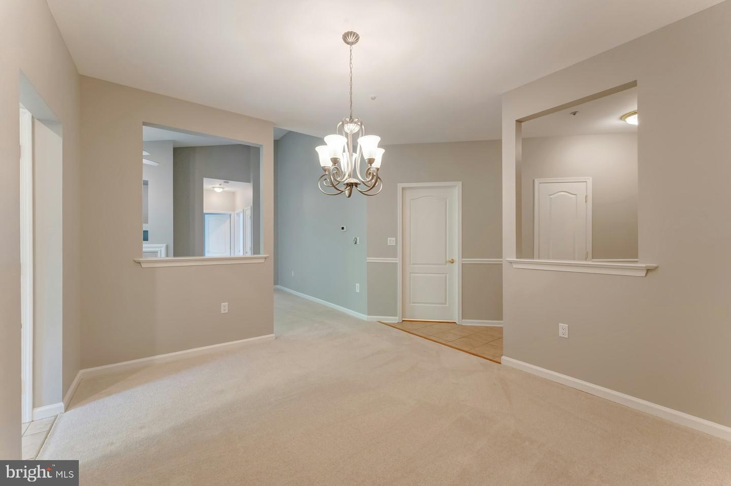 20933 Cedarpost Sq #303