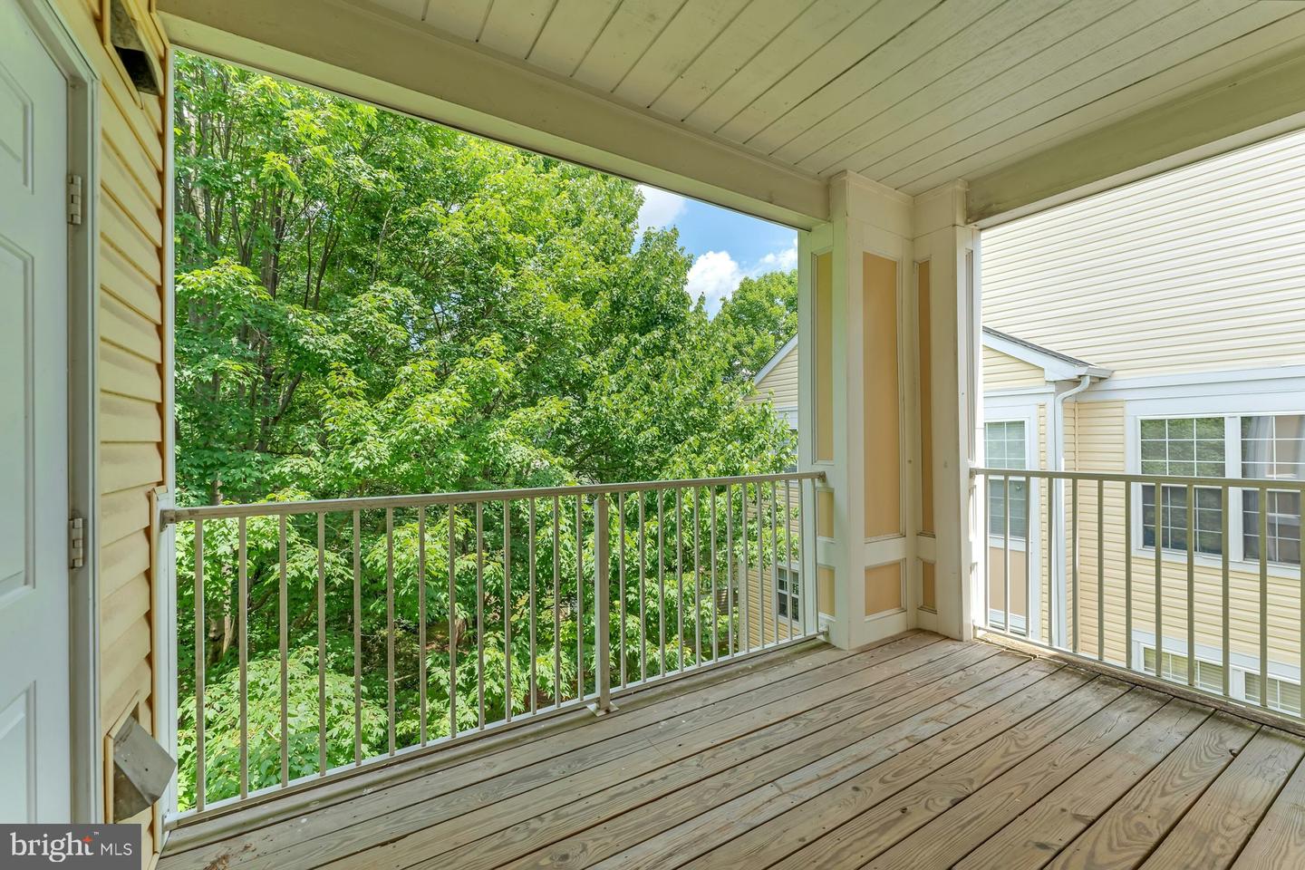 20933 Cedarpost Sq #303