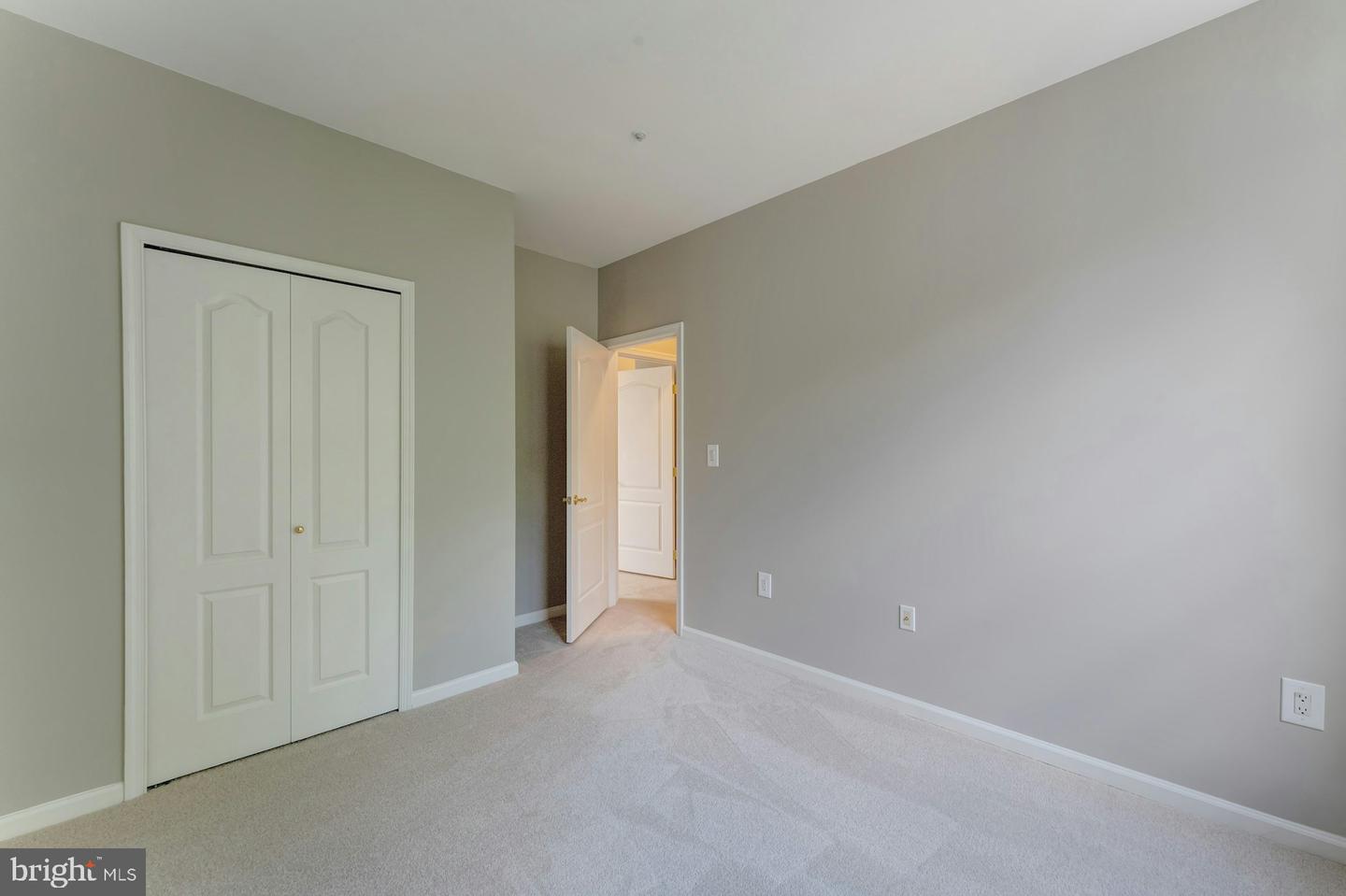 20933 Cedarpost Sq #303