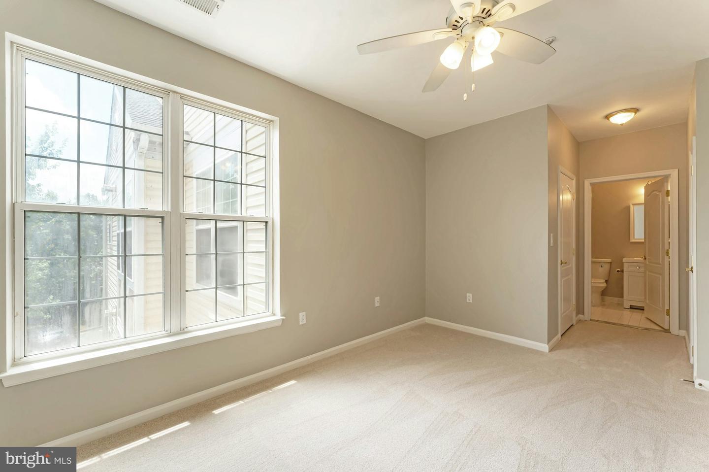 20933 Cedarpost Sq #303
