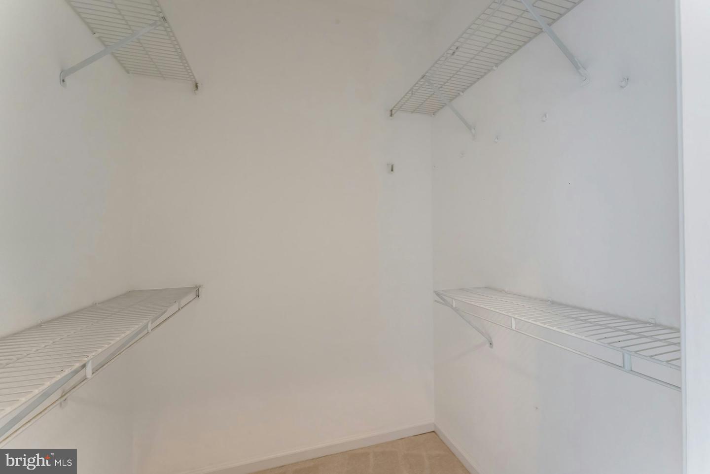 20933 Cedarpost Sq #303