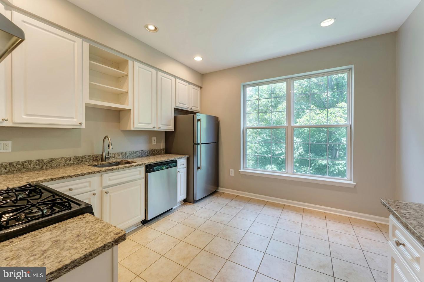 20933 Cedarpost Sq #303
