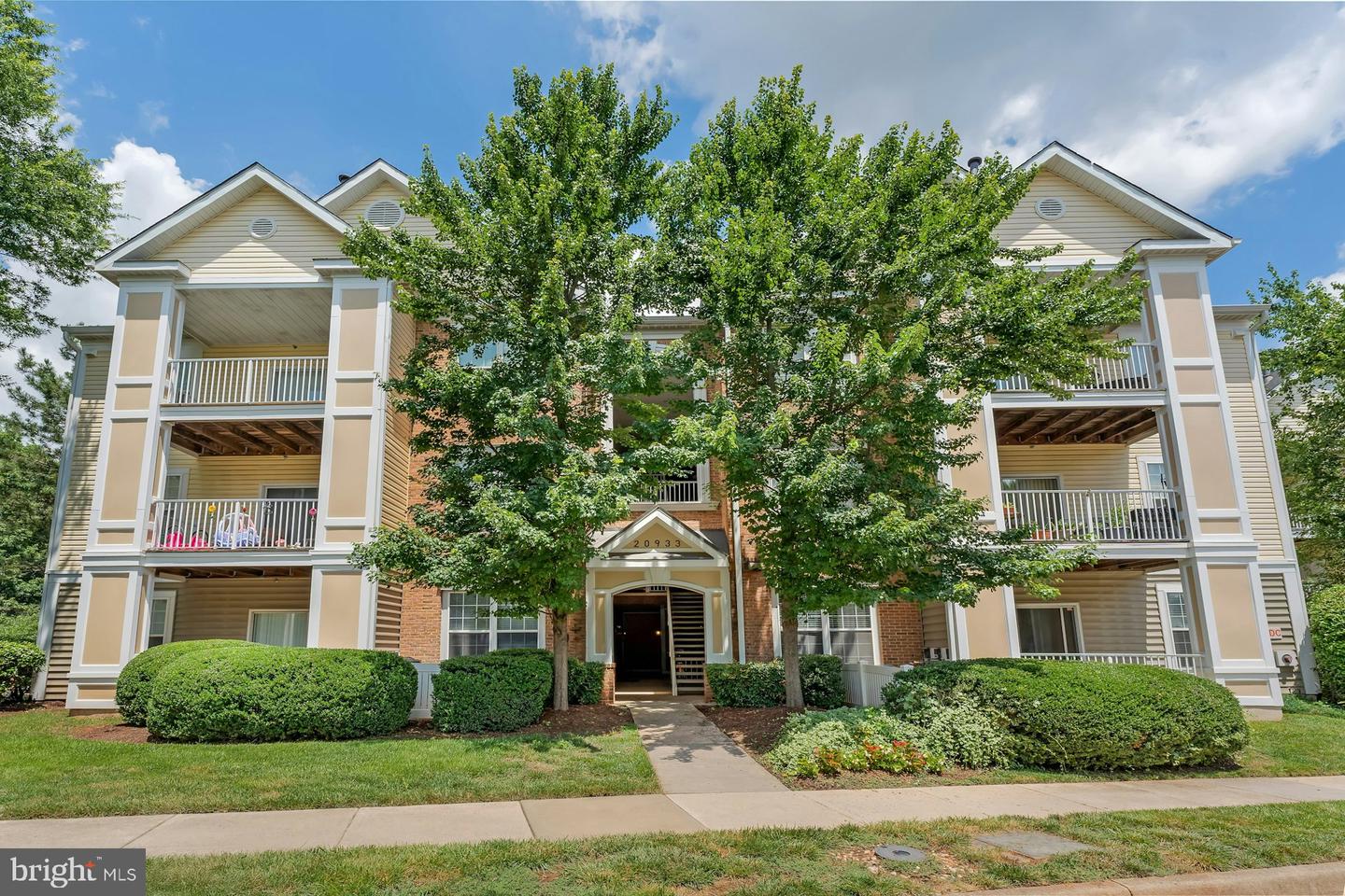 20933 Cedarpost Sq #303