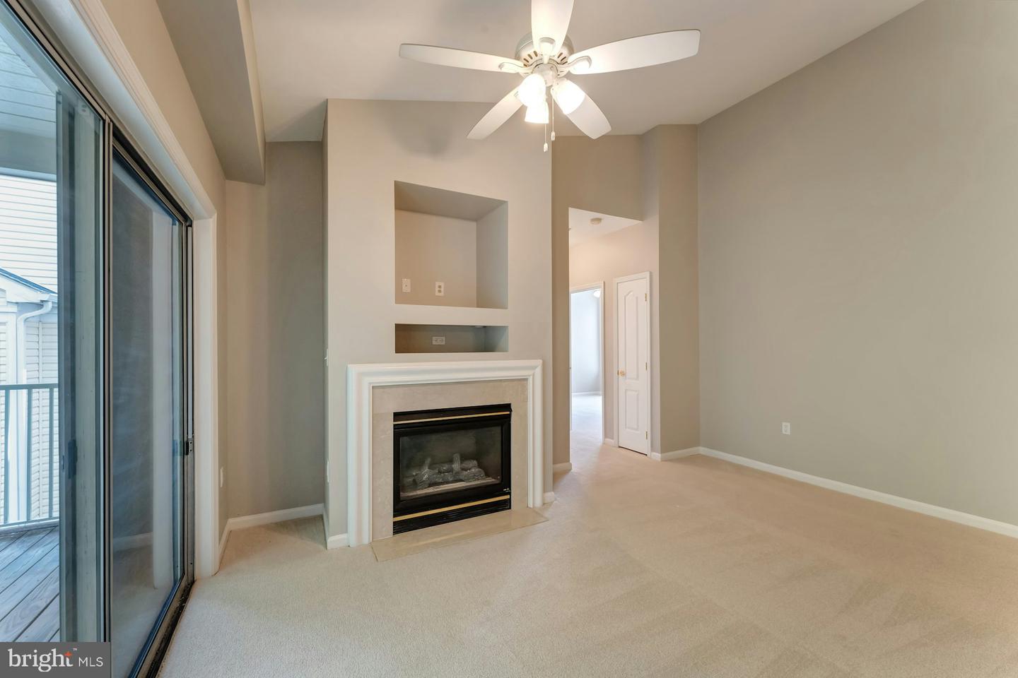 20933 Cedarpost Sq #303