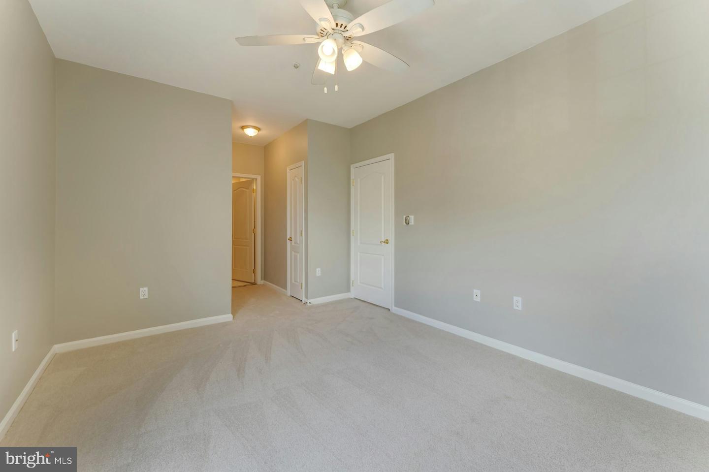20933 Cedarpost Sq #303