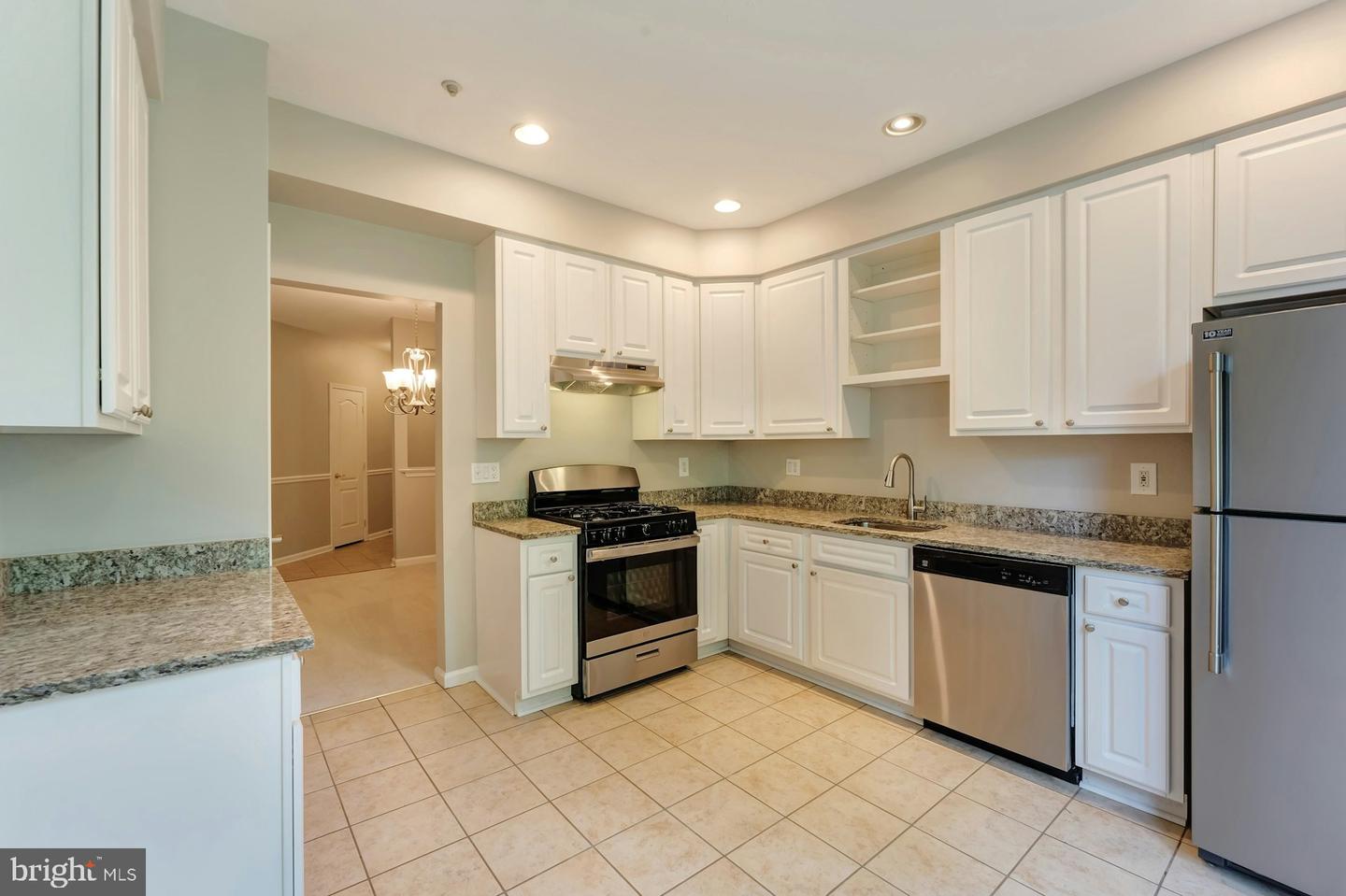20933 Cedarpost Sq #303