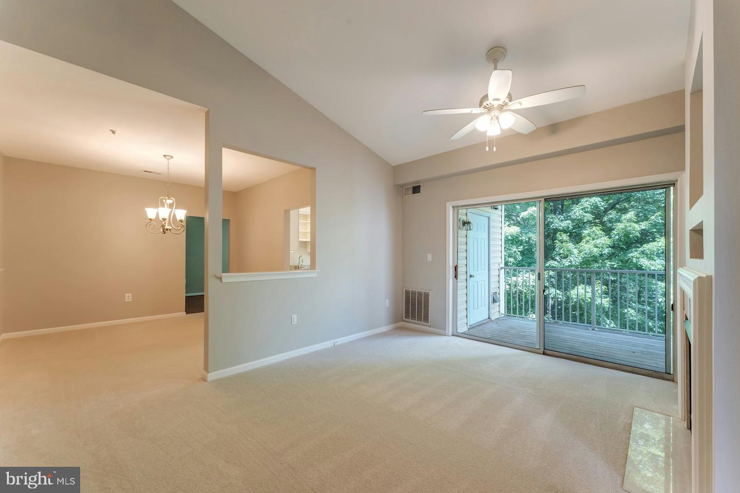 20933 Cedarpost Sq #303