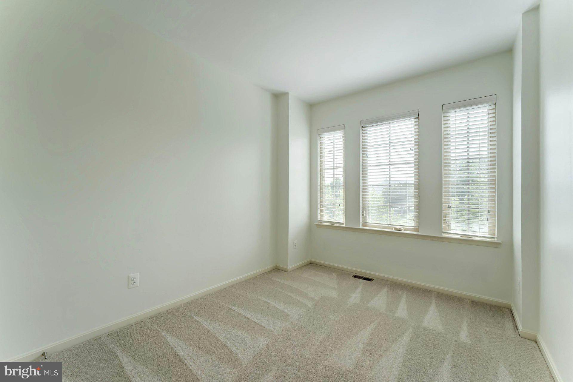 22816 Goldsborough Ter