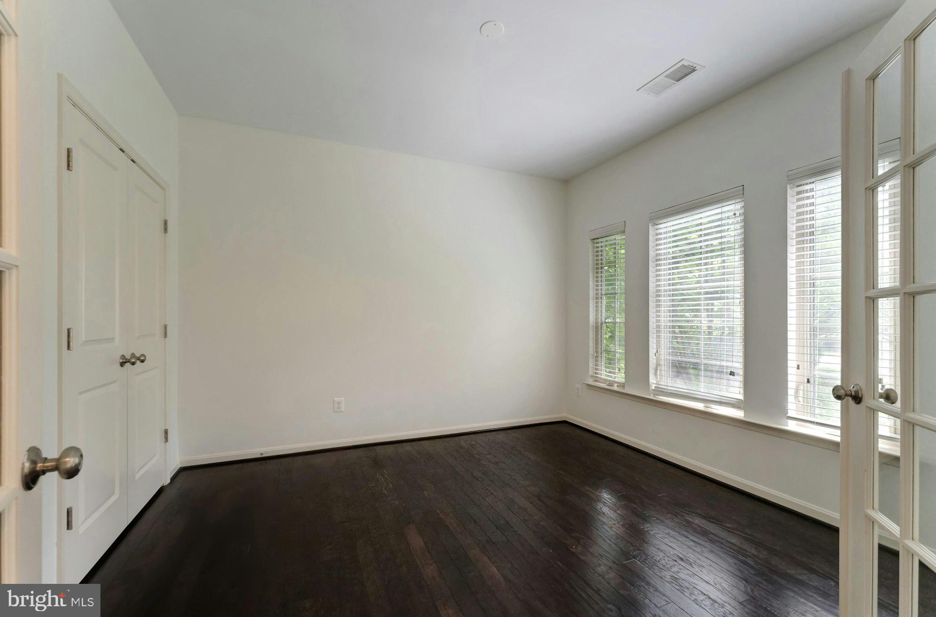 22816 Goldsborough Ter