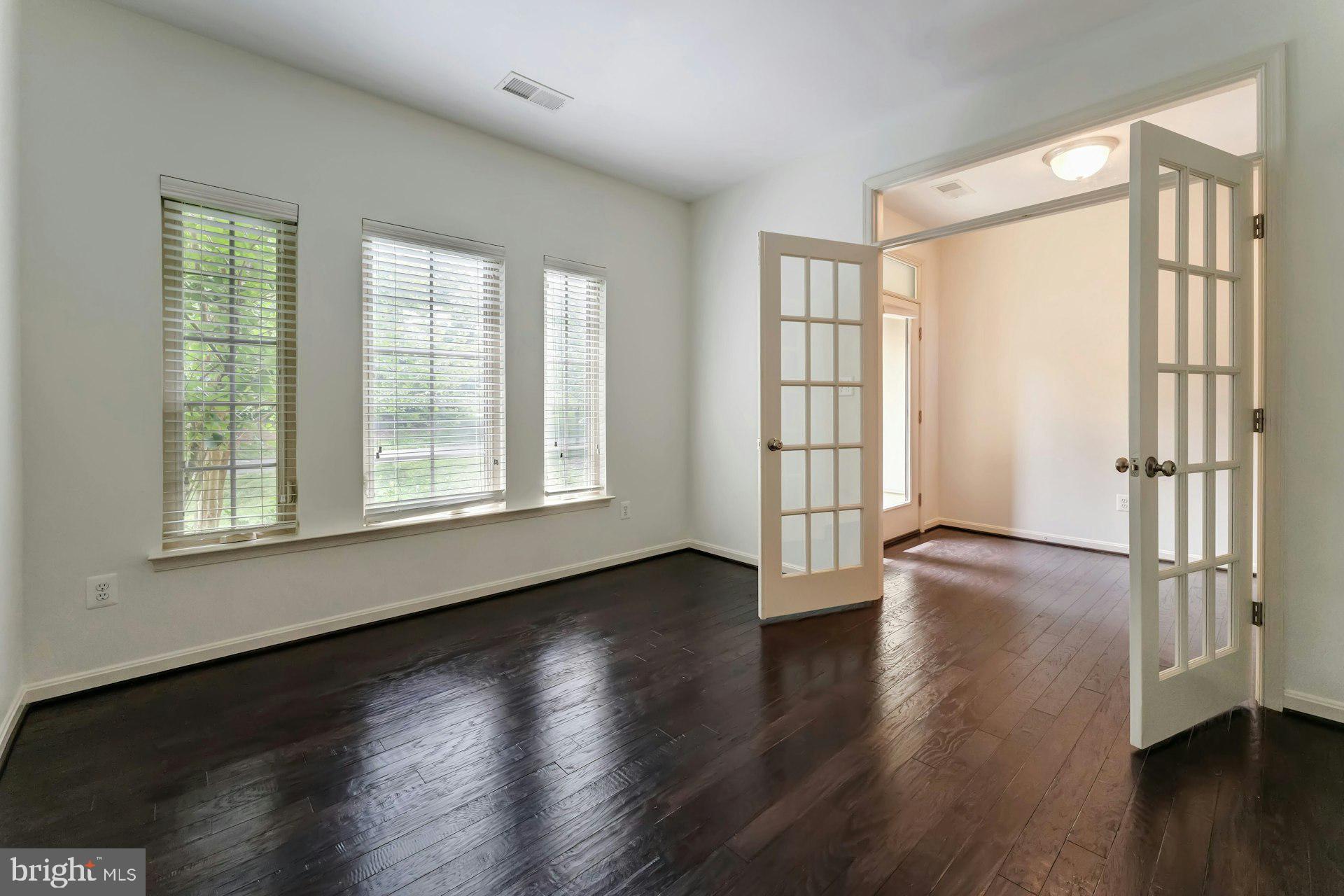 22816 Goldsborough Ter