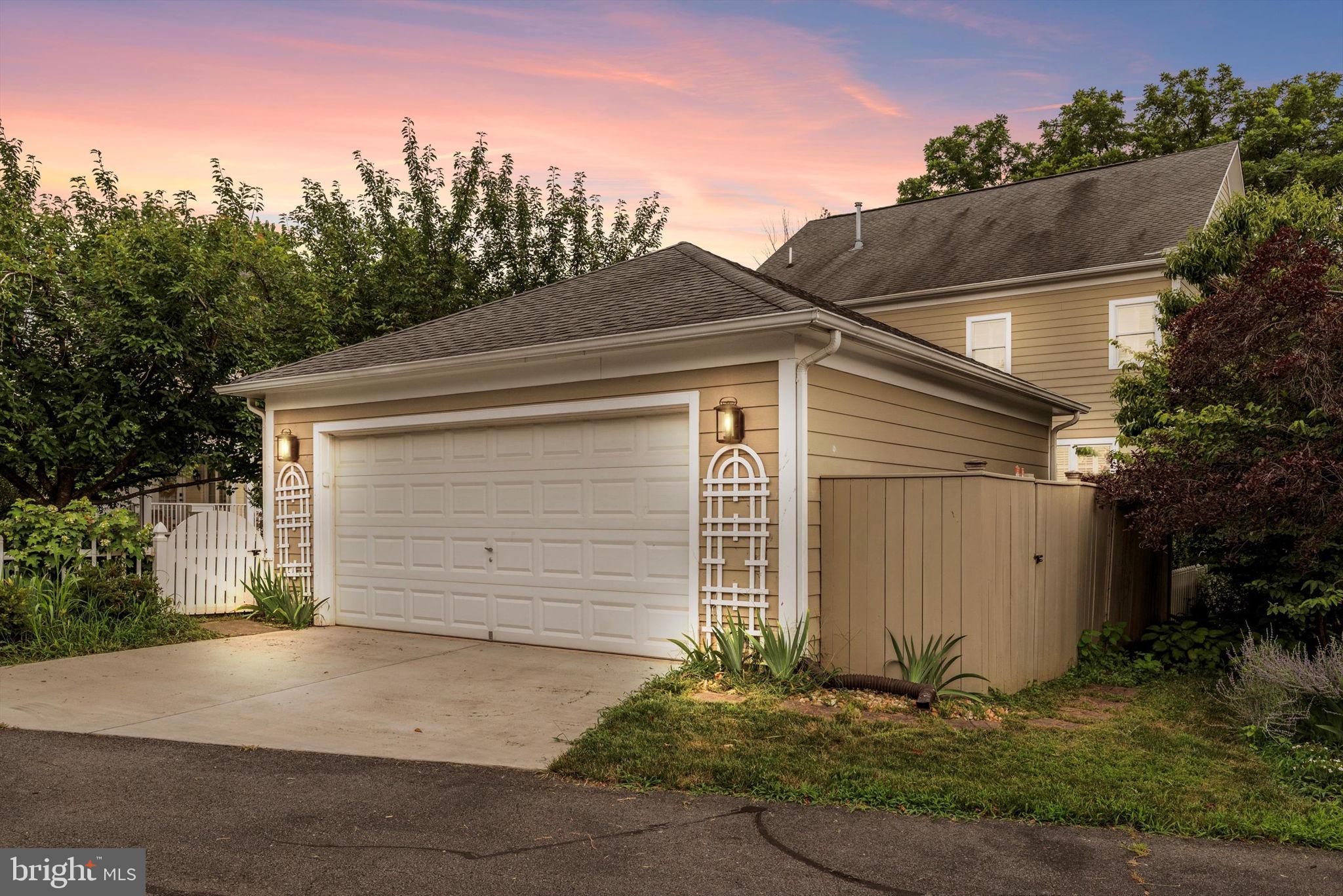 150 Amalfi Ct