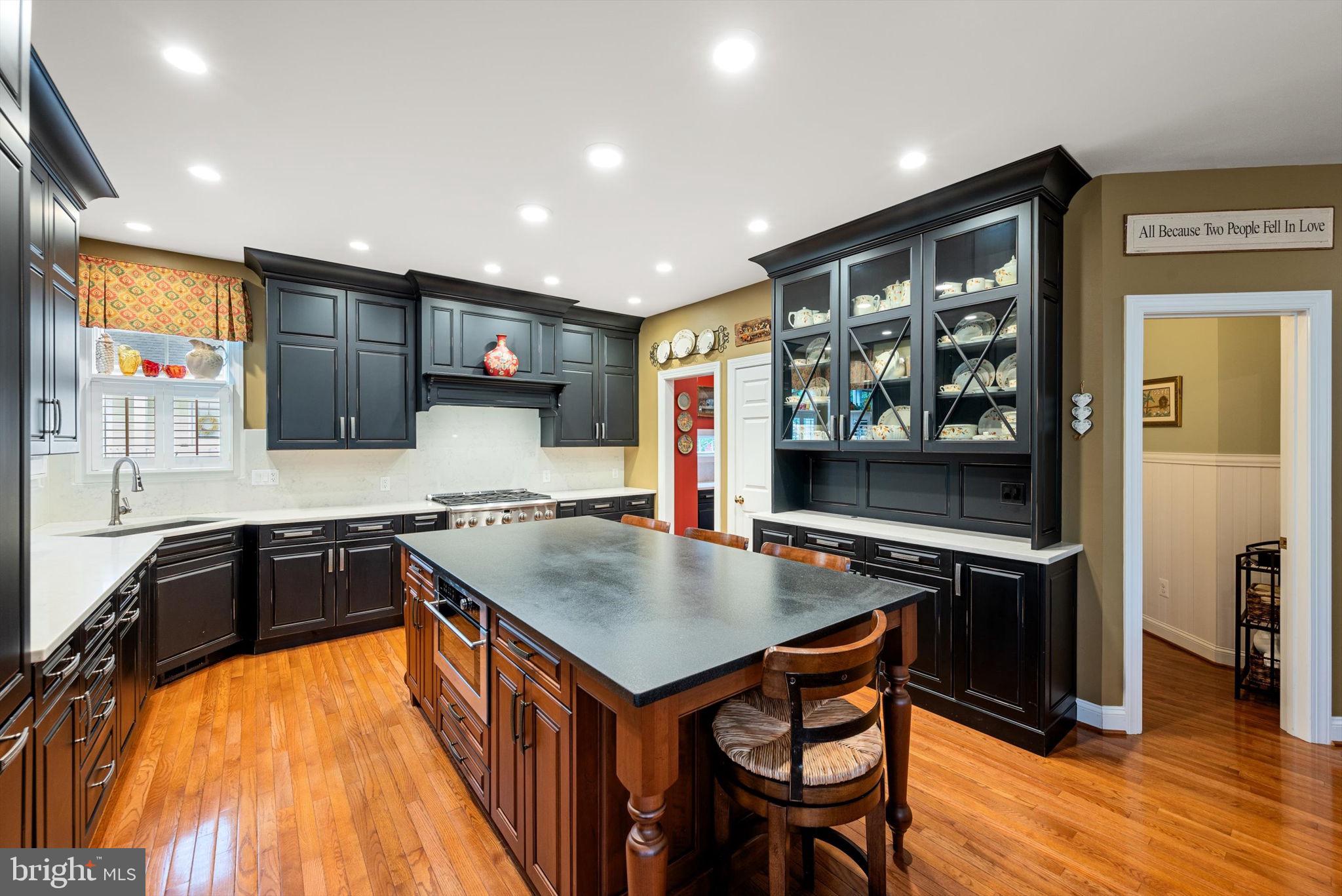 150 Amalfi Ct