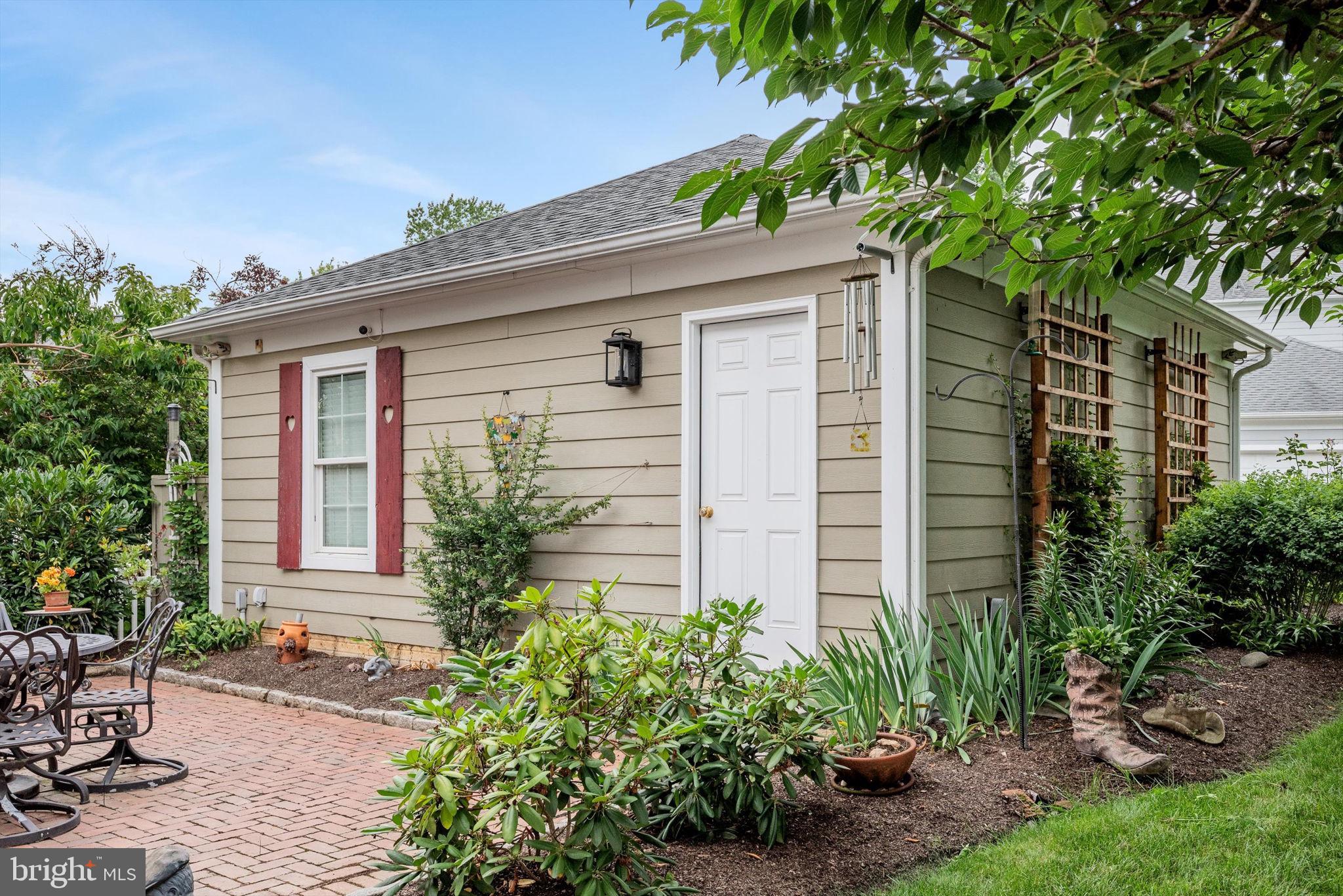 150 Amalfi Ct