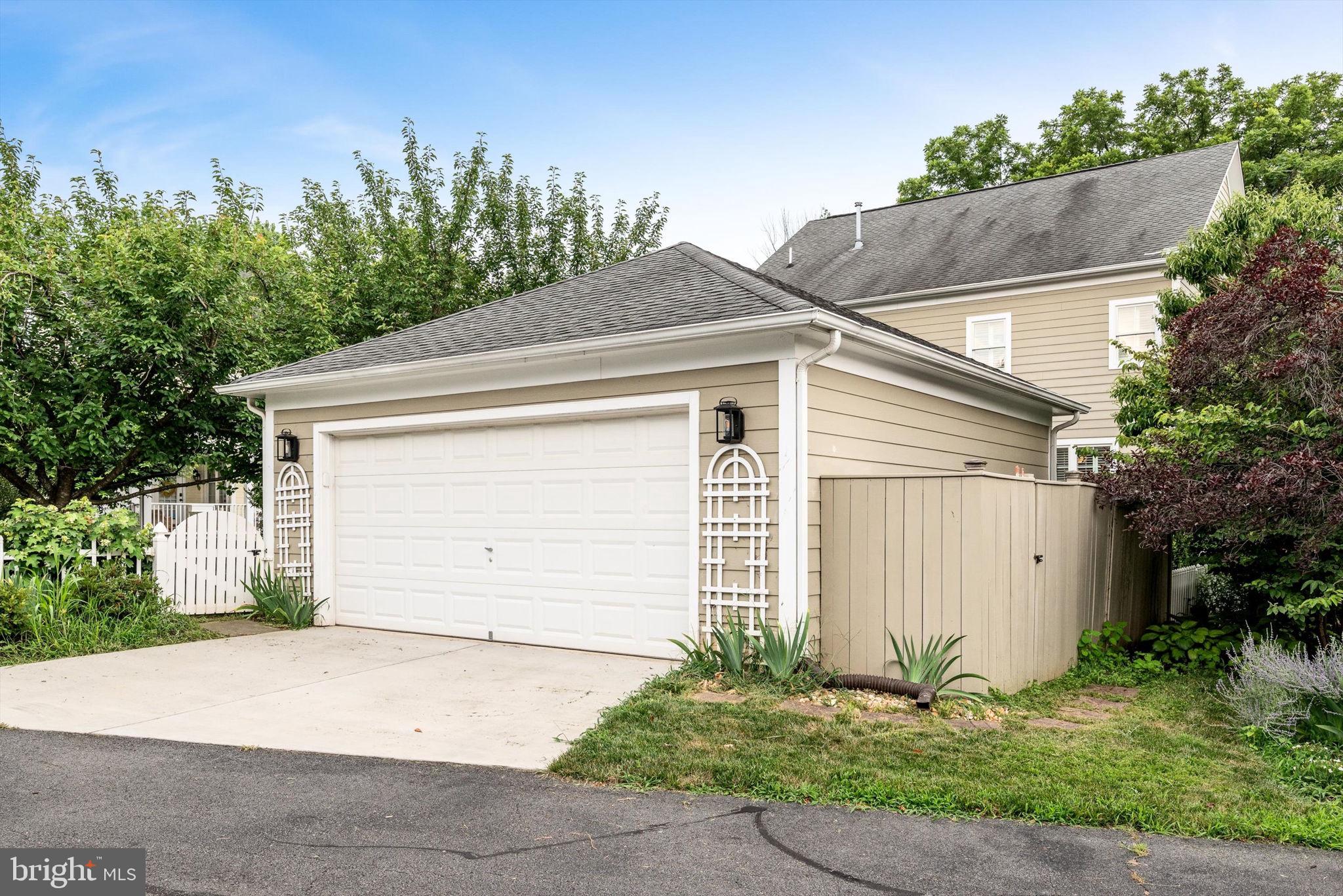 150 Amalfi Ct